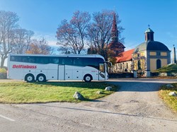 49pax höst utanför kyrka.jpg