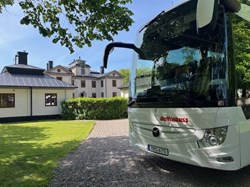 Delfinbuss herrgård sommar.jpg